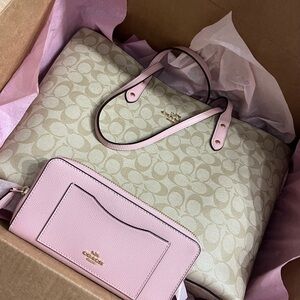 Coach Signature Canvas City Tote Bag